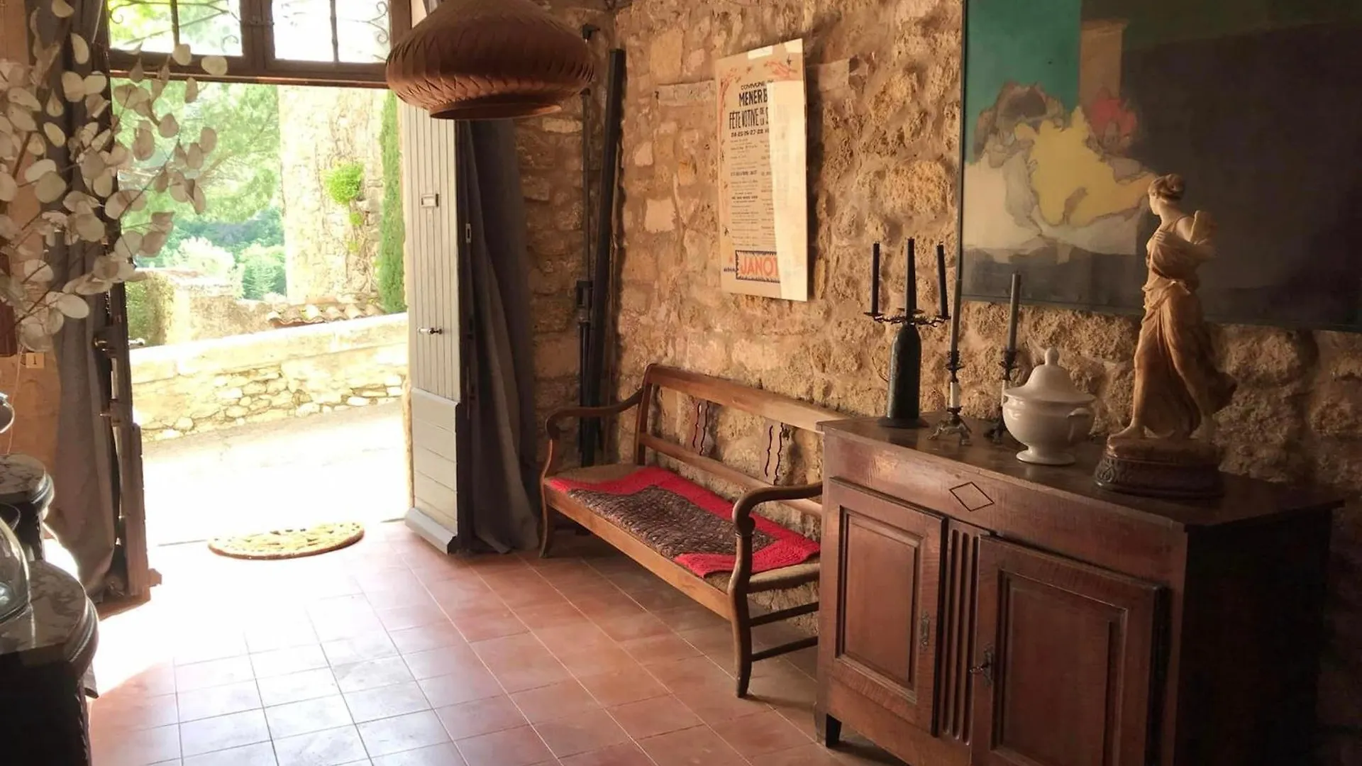 La Maison Joly 메네르브 B&B
