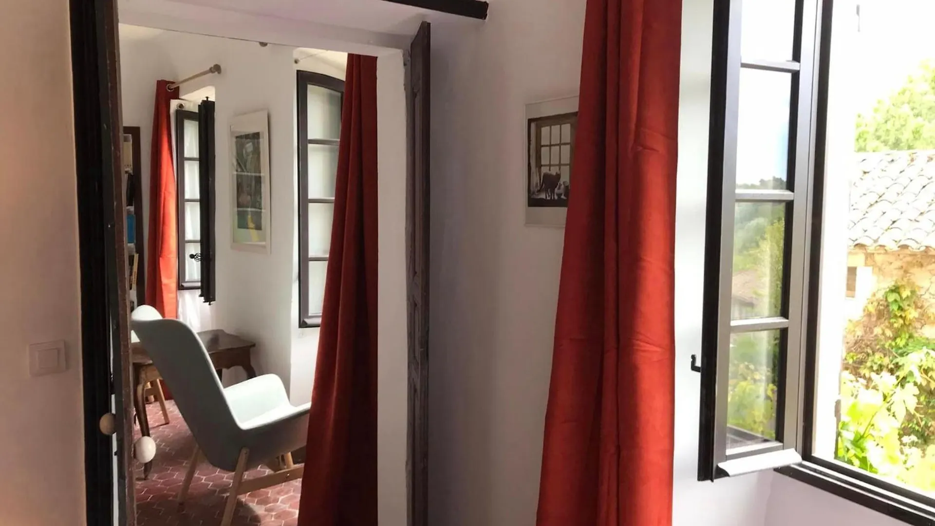 La Maison Joly 메네르브 B&B
